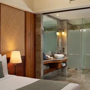 Grand Deluxe bathroom