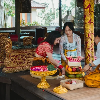 Offering & Gebogan Making